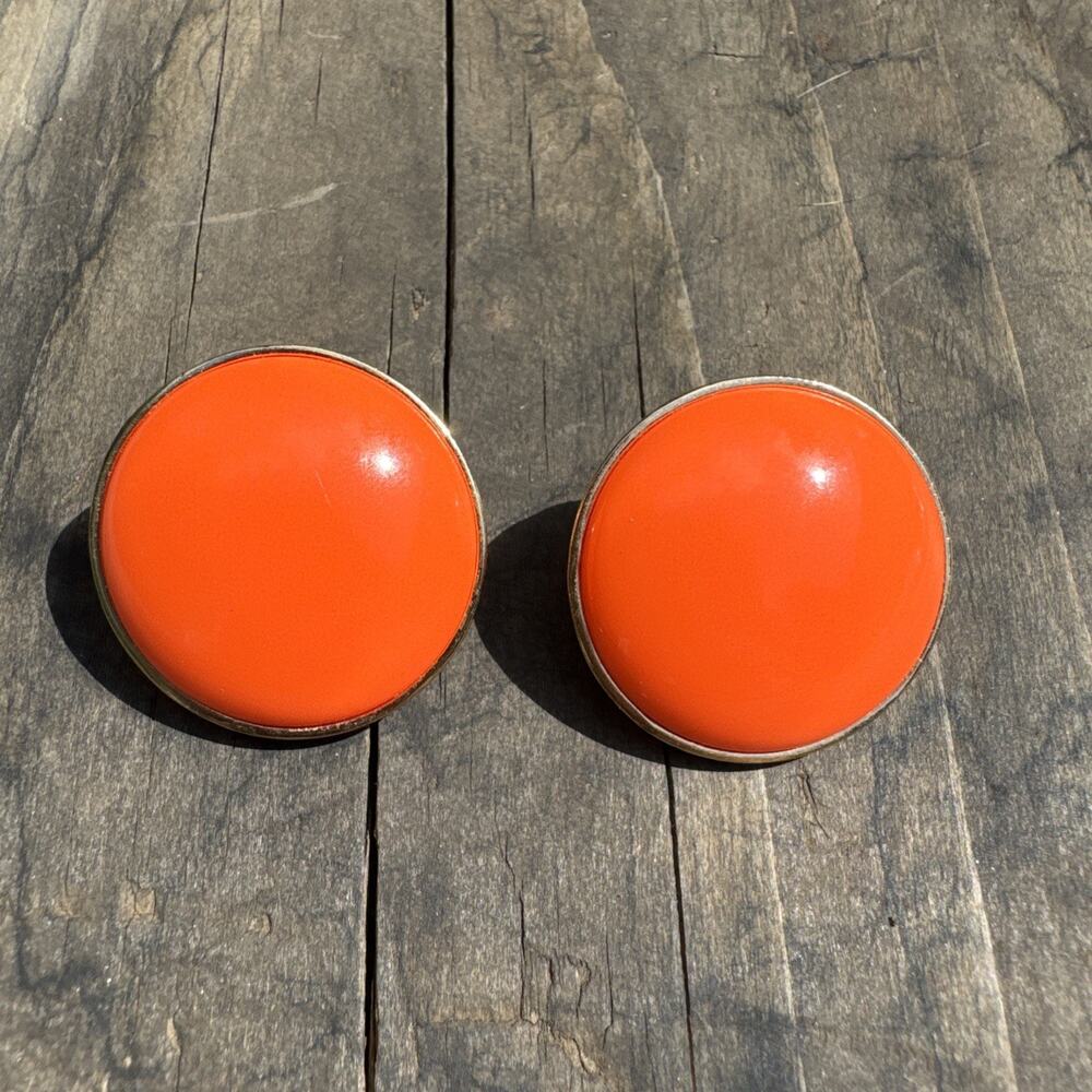 Vintage Crown Trifari Gold Tone Neon Orange Cabochon Clip On Earrings Retro 80s